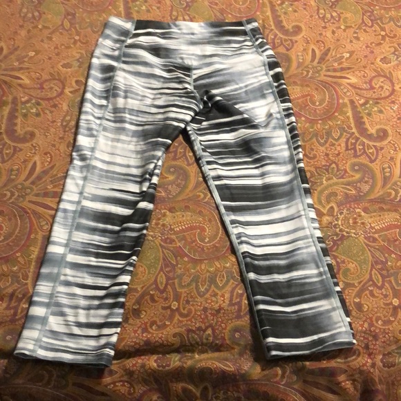 Workout crops - Picture 2 of 2